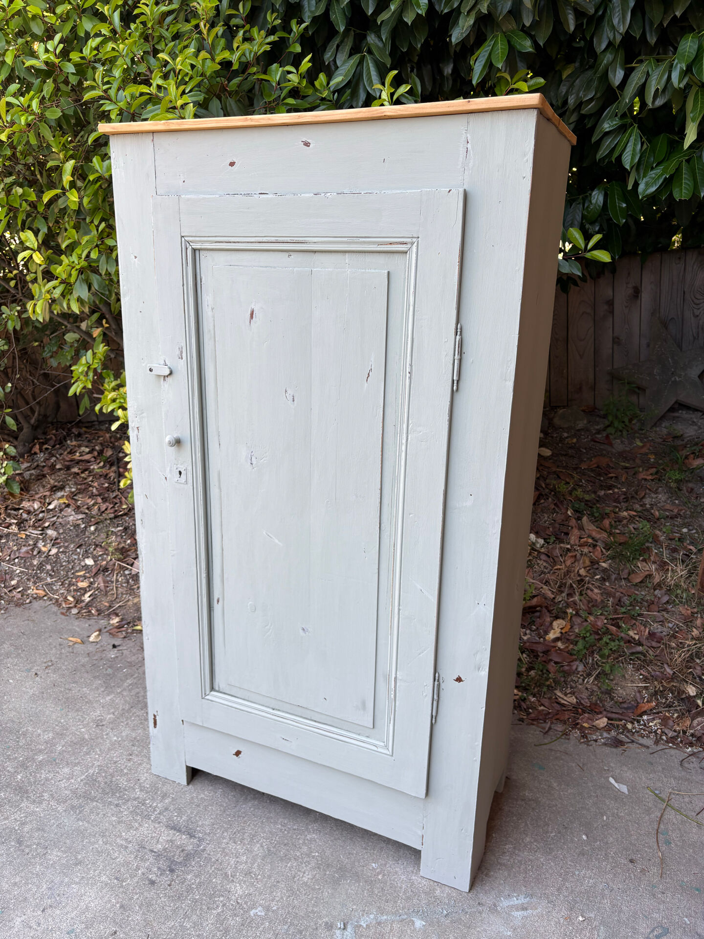Bonnetière, armoire, meuble de métier