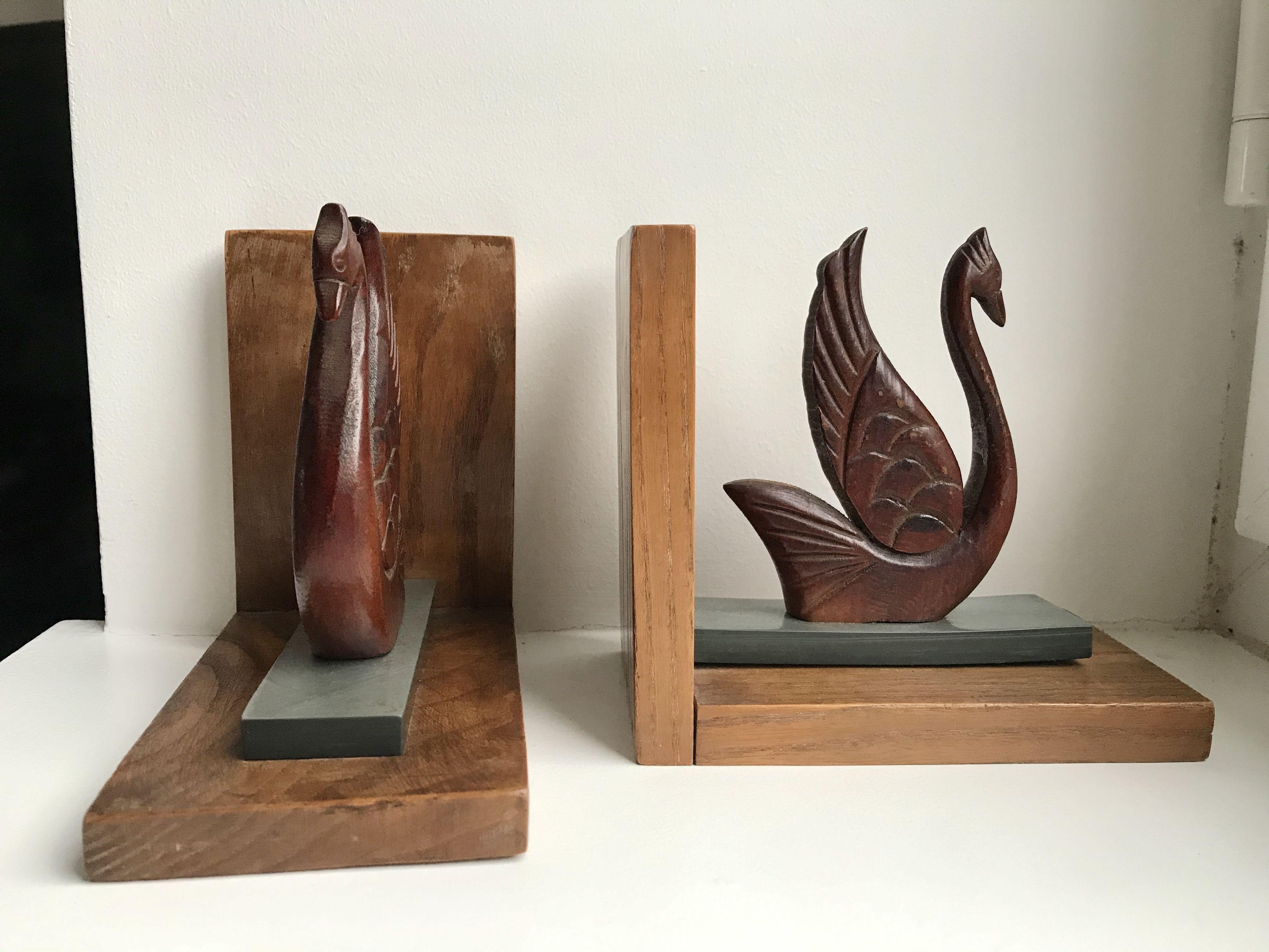 Pair of greenhouse books swans in wood and bakelite 50s