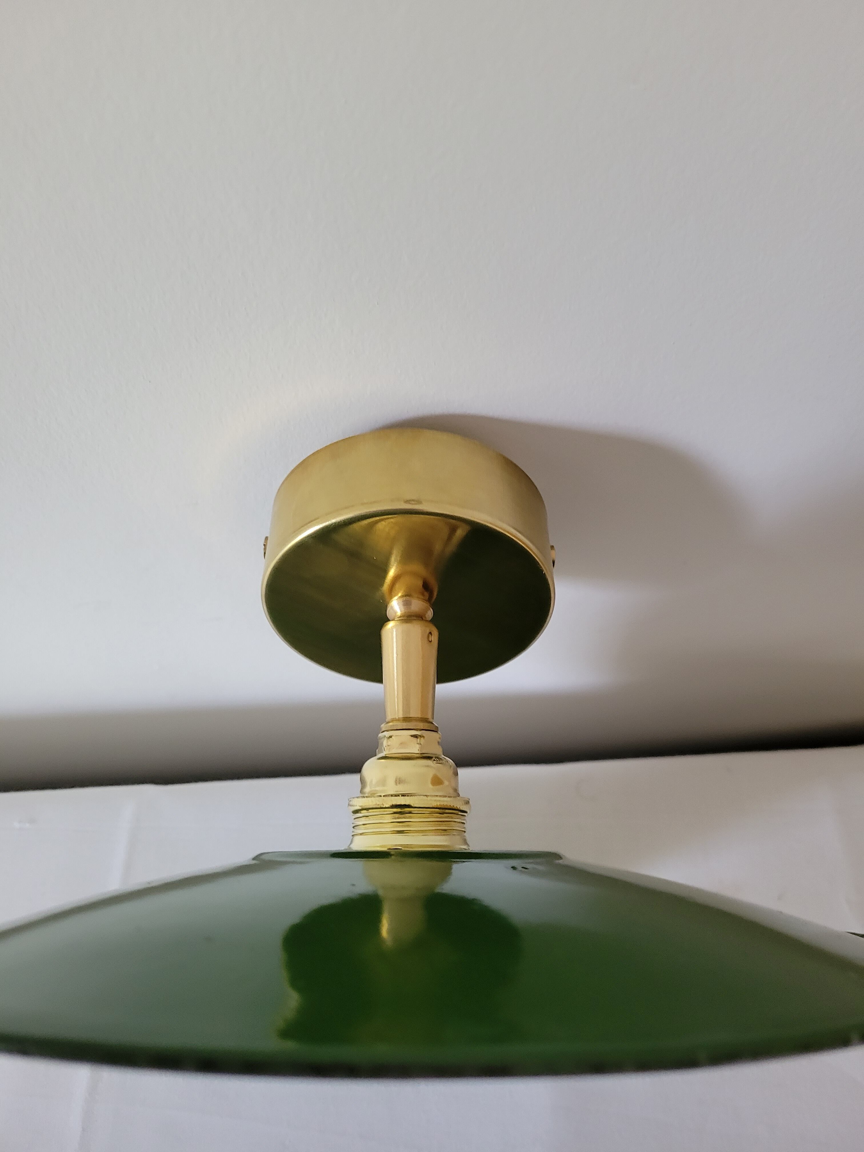 Otientable brass wall lamp and enamelled sheet metal