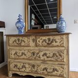 Commode patinée époque xviii