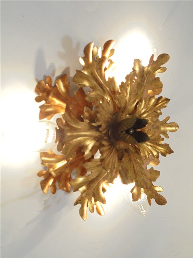 Golden leaf wall lamp