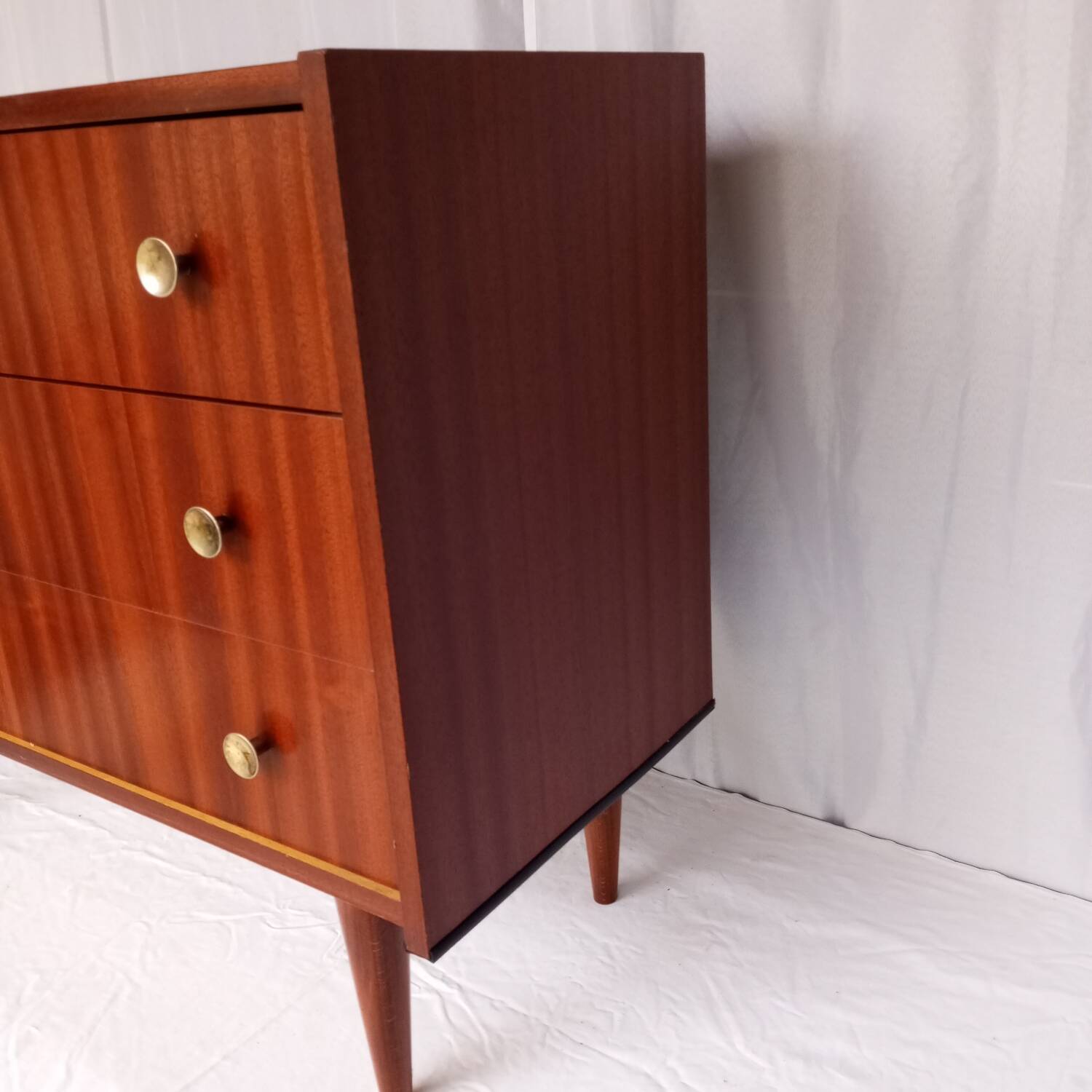 Commode années 60 à trois tiroirs