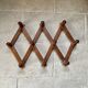 Patère extensible  en bois vintage