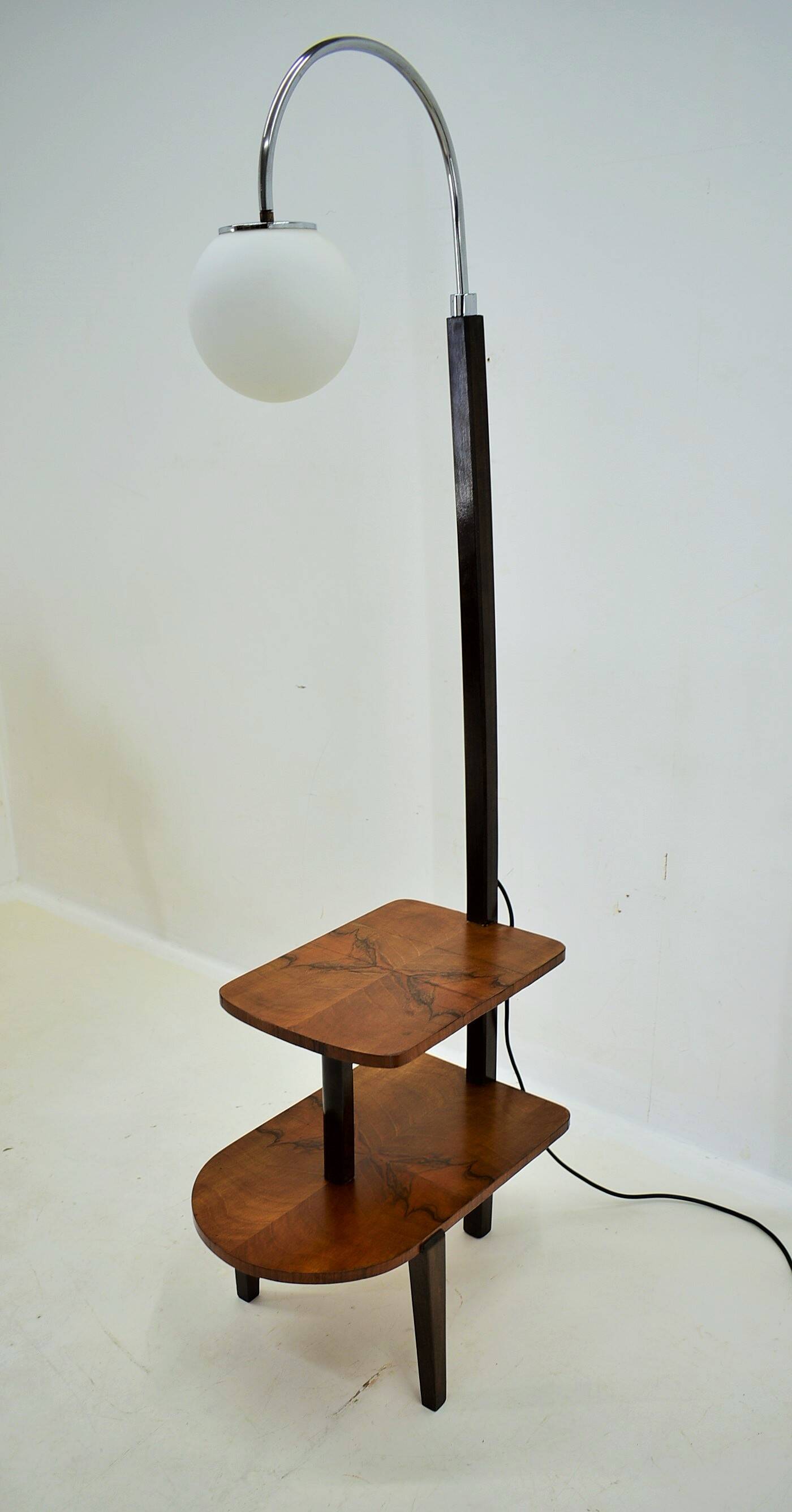 Lampe de sol Art Déco par Jindrich Halabala, années 1940.