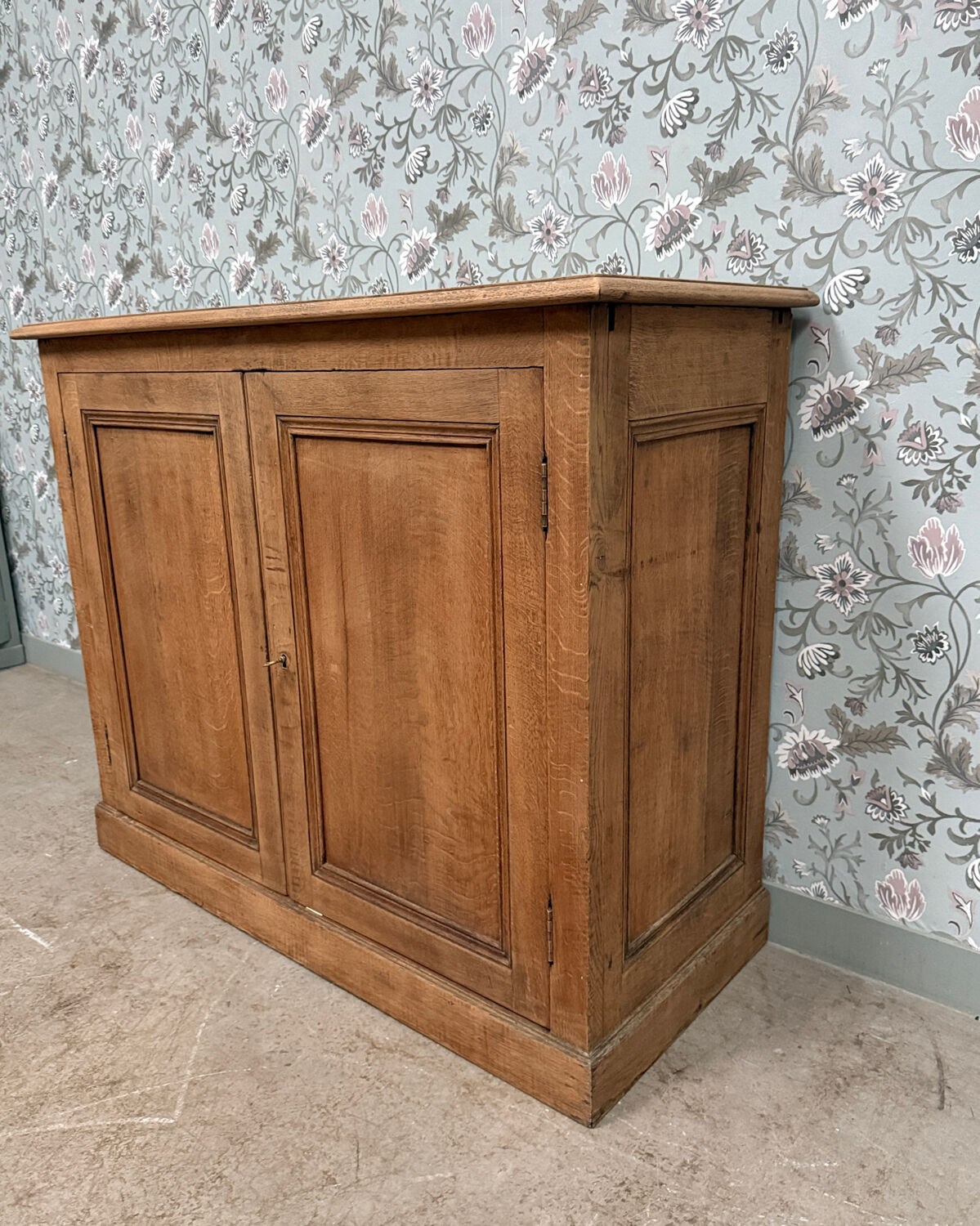 Rustic buffet (renovated)