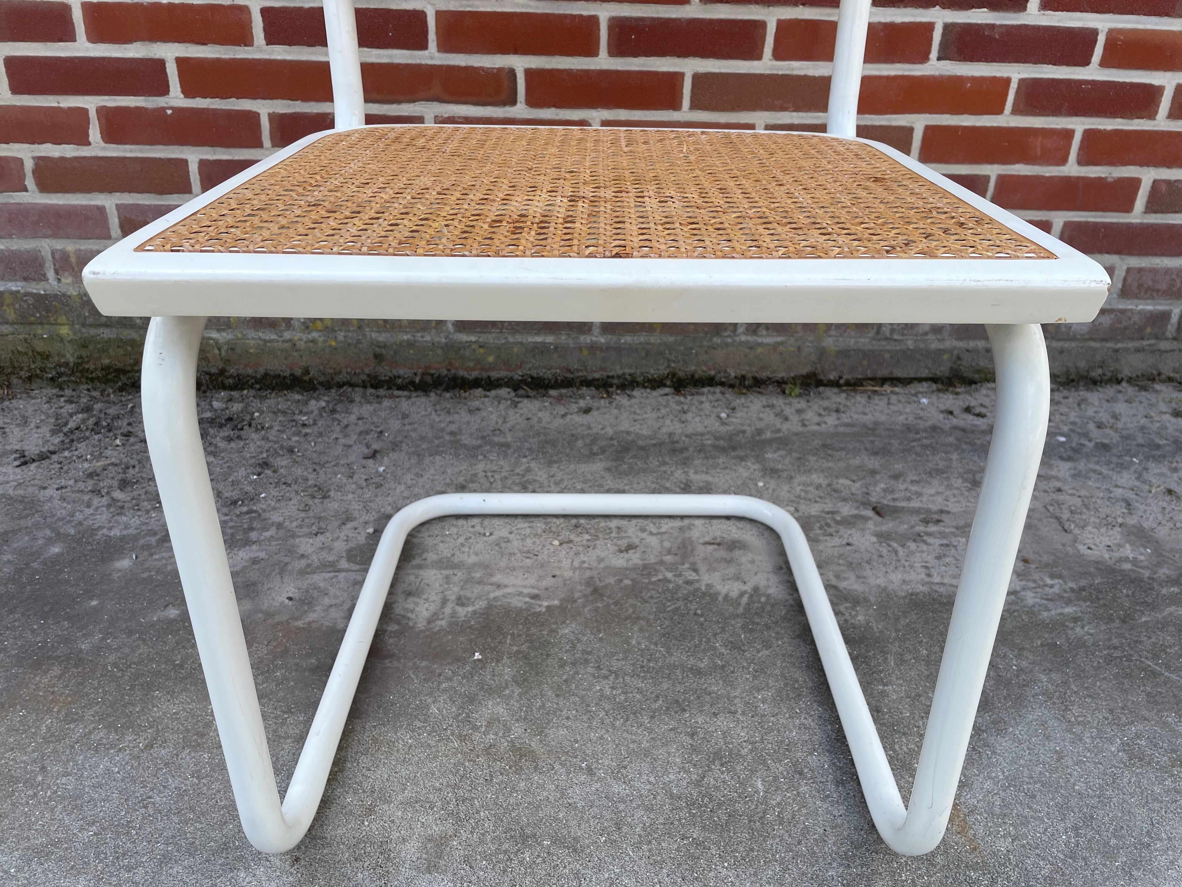 Set of 4 Cesca b32 model chairs in white