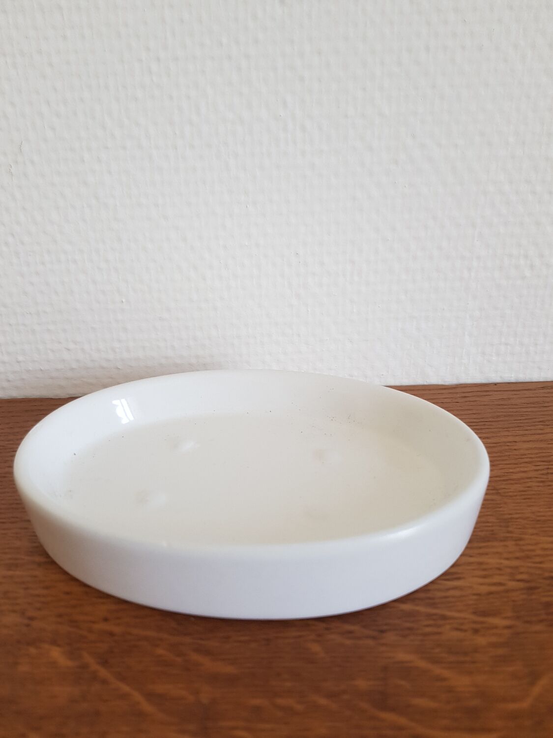 Porcelain soap dish