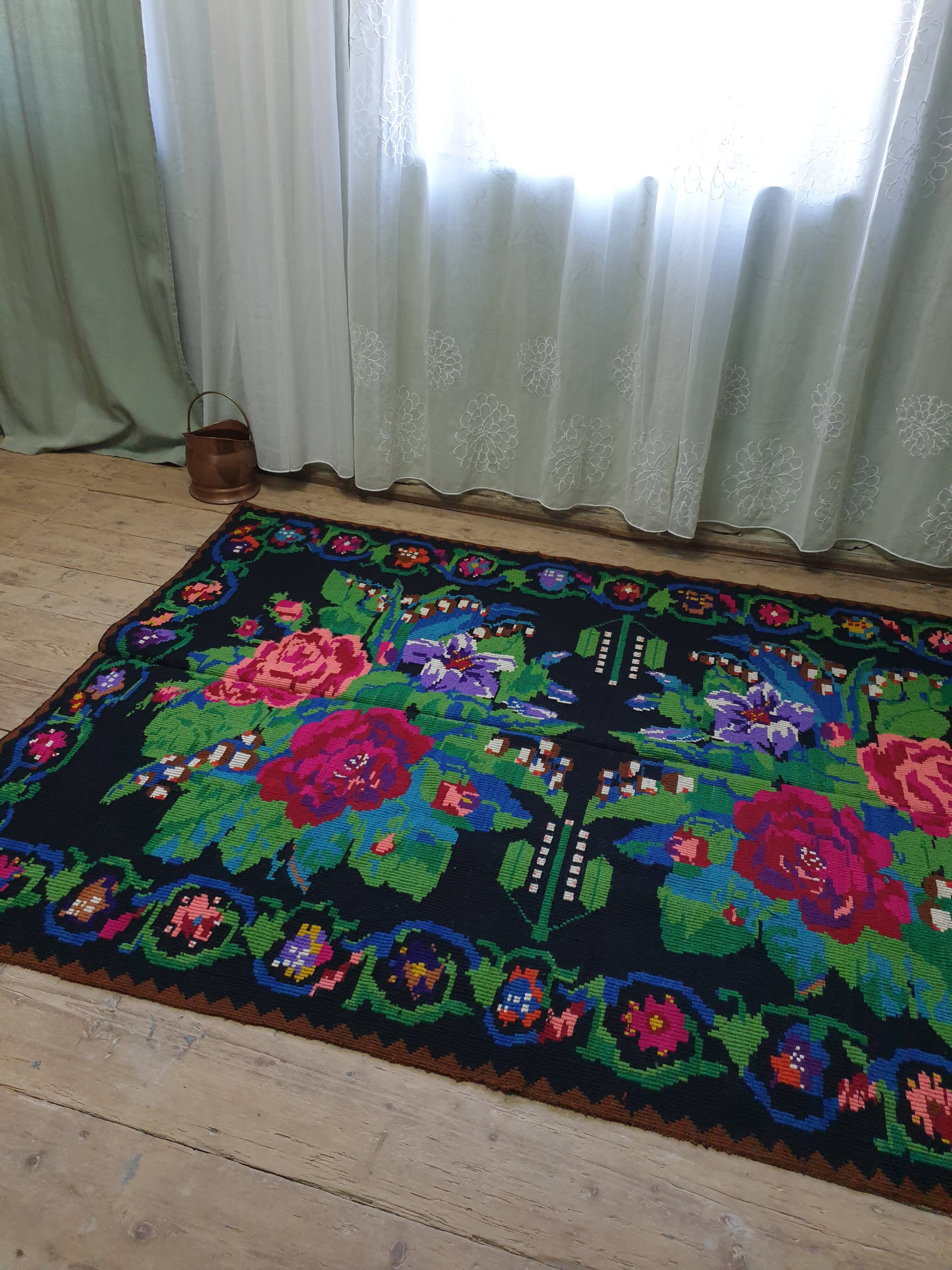 Romanian handwoven carpet green and fuchsia rug made in wool bohemian design