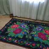 Tapis roumain tissé à la main vert et fuchsia en laine design bohème