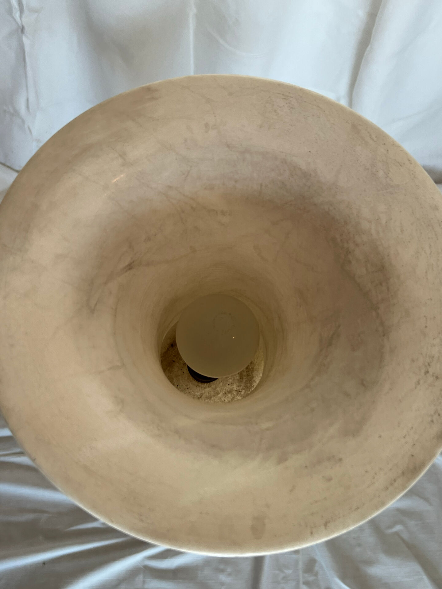 Alabaster lamp in neoclassical style