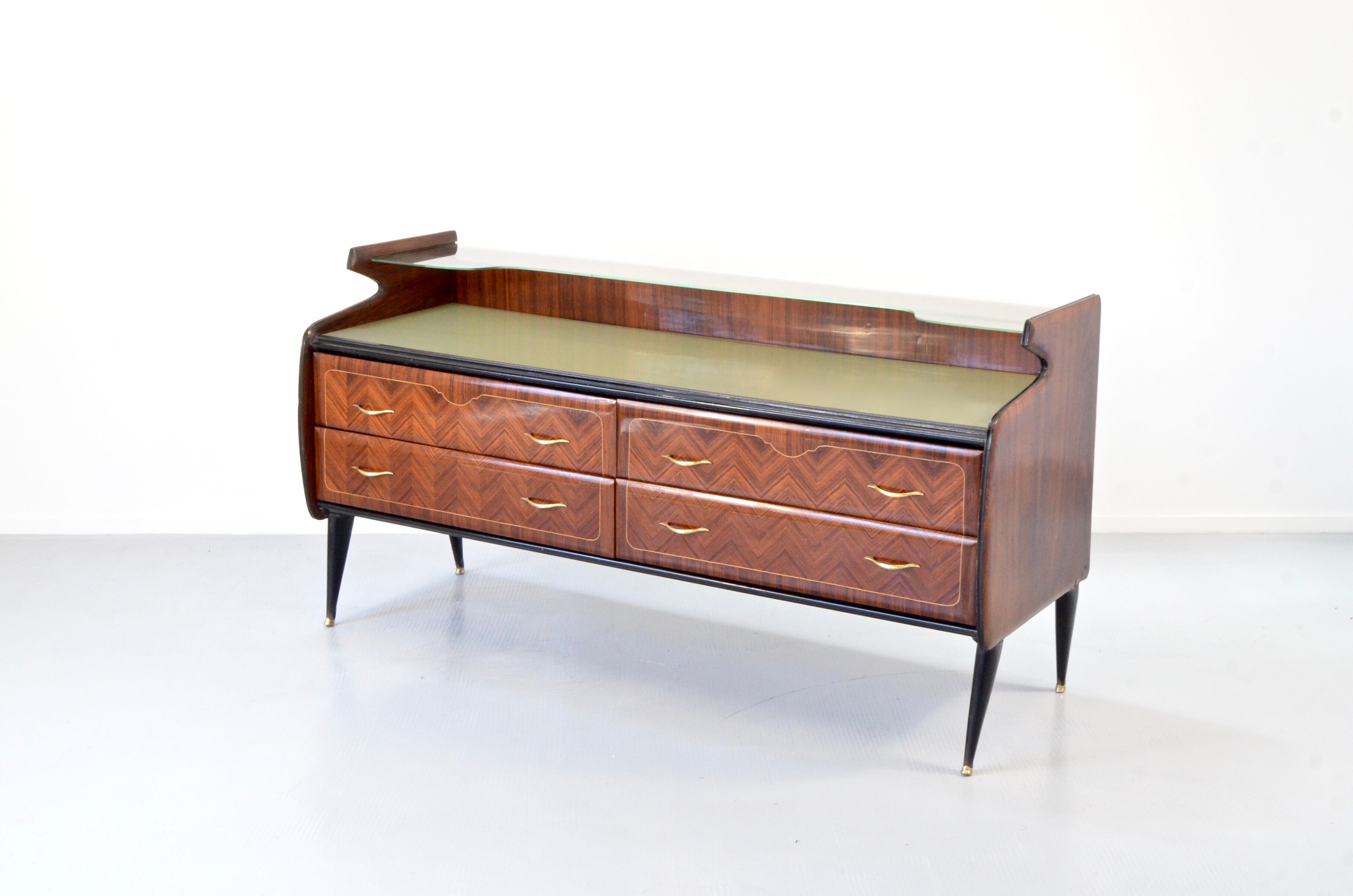 Enfilade italienne du milieu du siècle en bois de rose et laiton