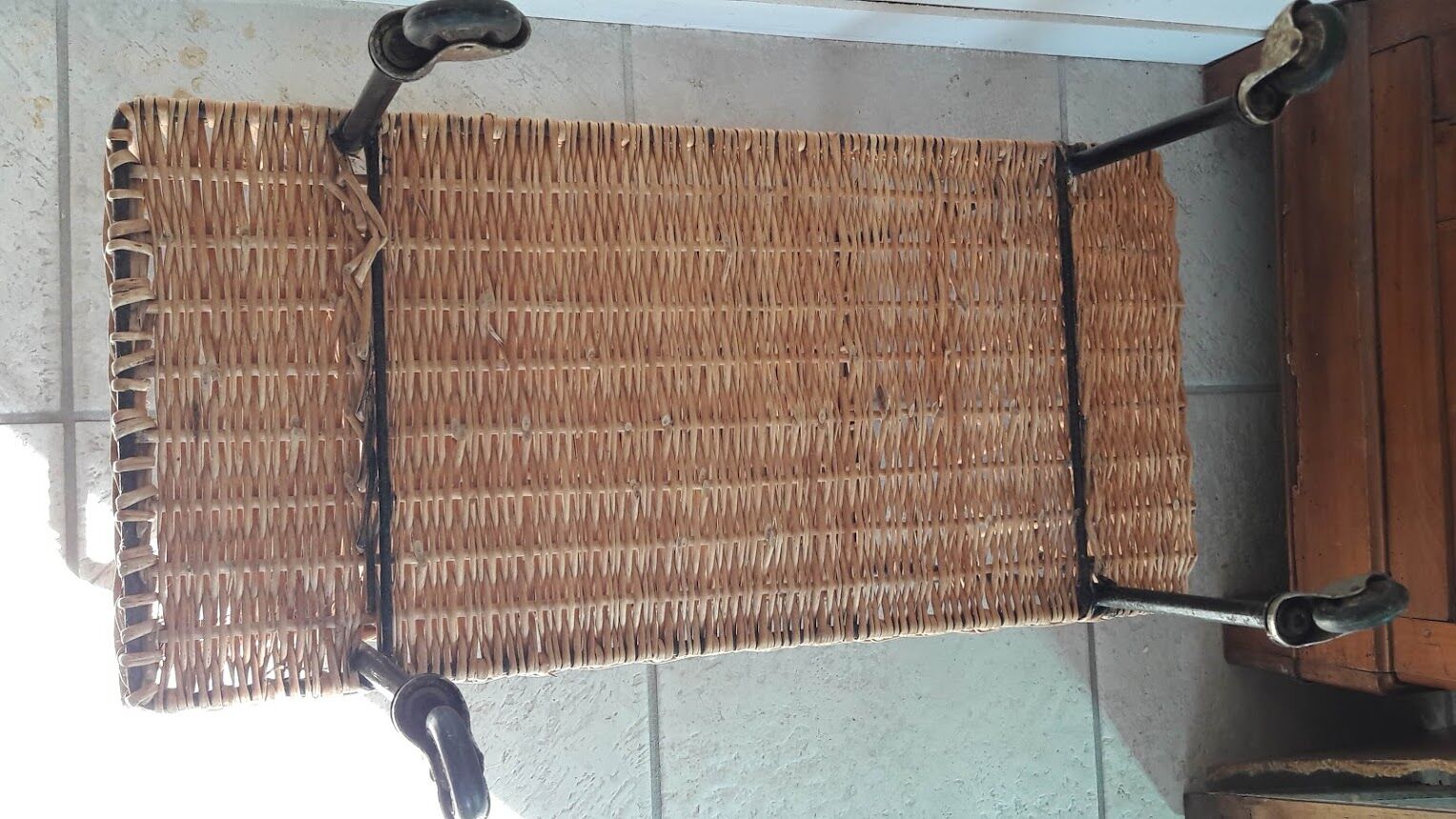 Wheels serving table