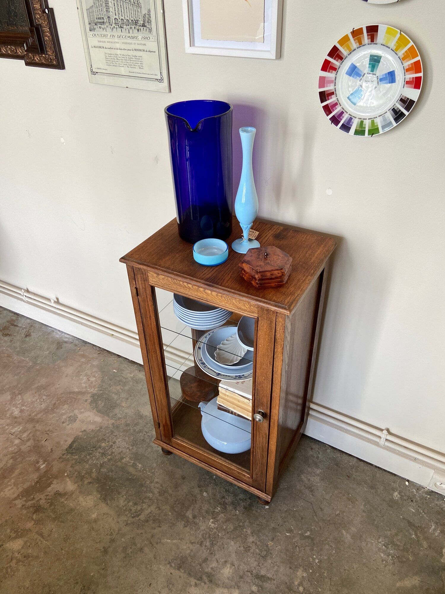 Dark wood display case and transparent glass