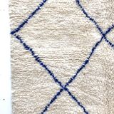 Moroccan Berber carpet Beni Ouarain ecru with majorelle blue diamonds 2.54x1.54m