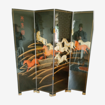 Lacquered screen with a horse pattern