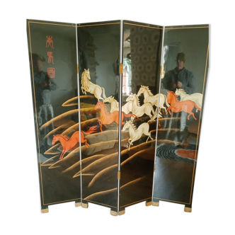 Lacquered screen with a horse pattern