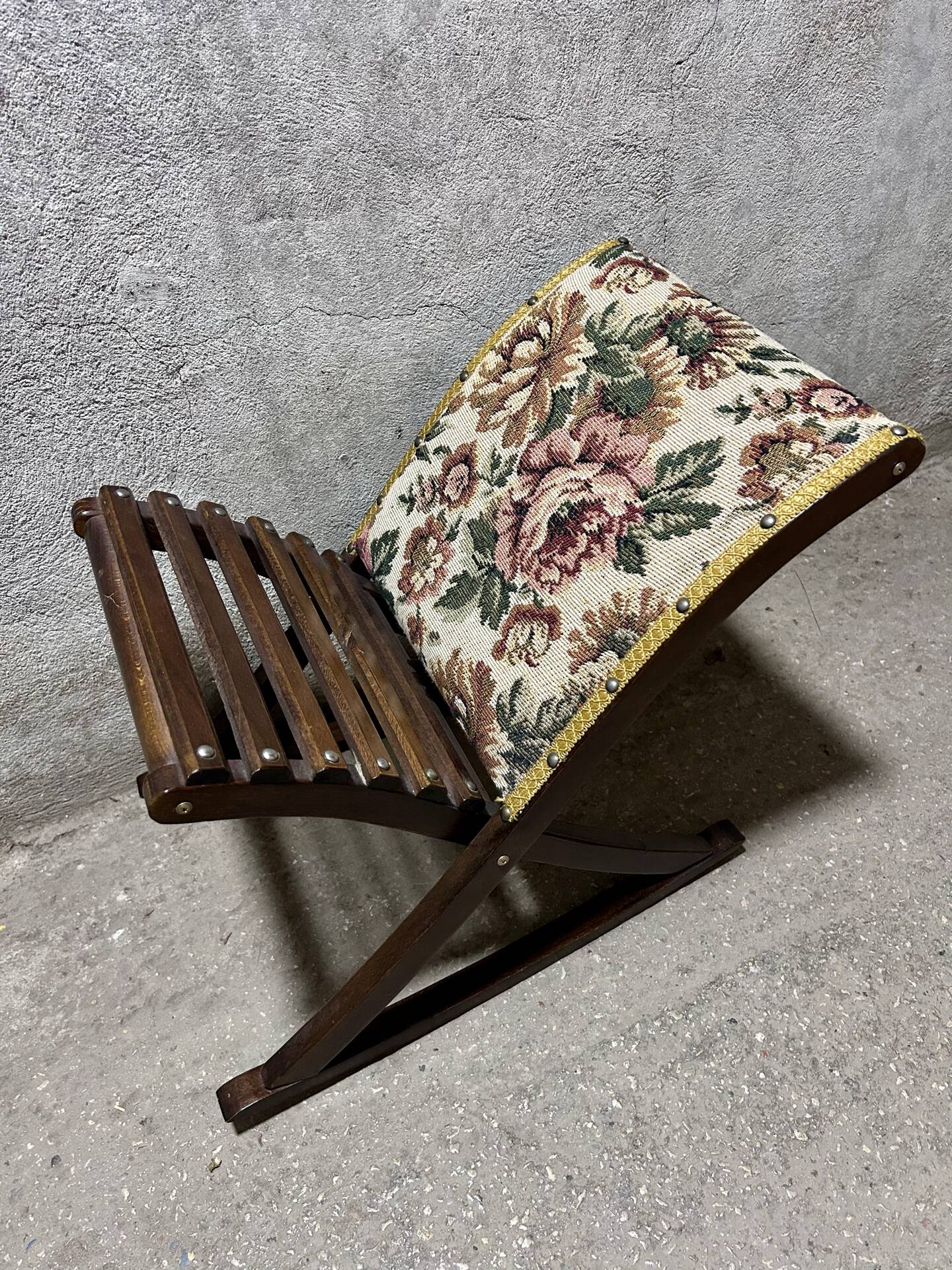 Retro footrest