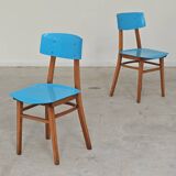 Pair of wooden and plastic chairs Ton Bystrice Thonet