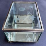 Glass jewelry box