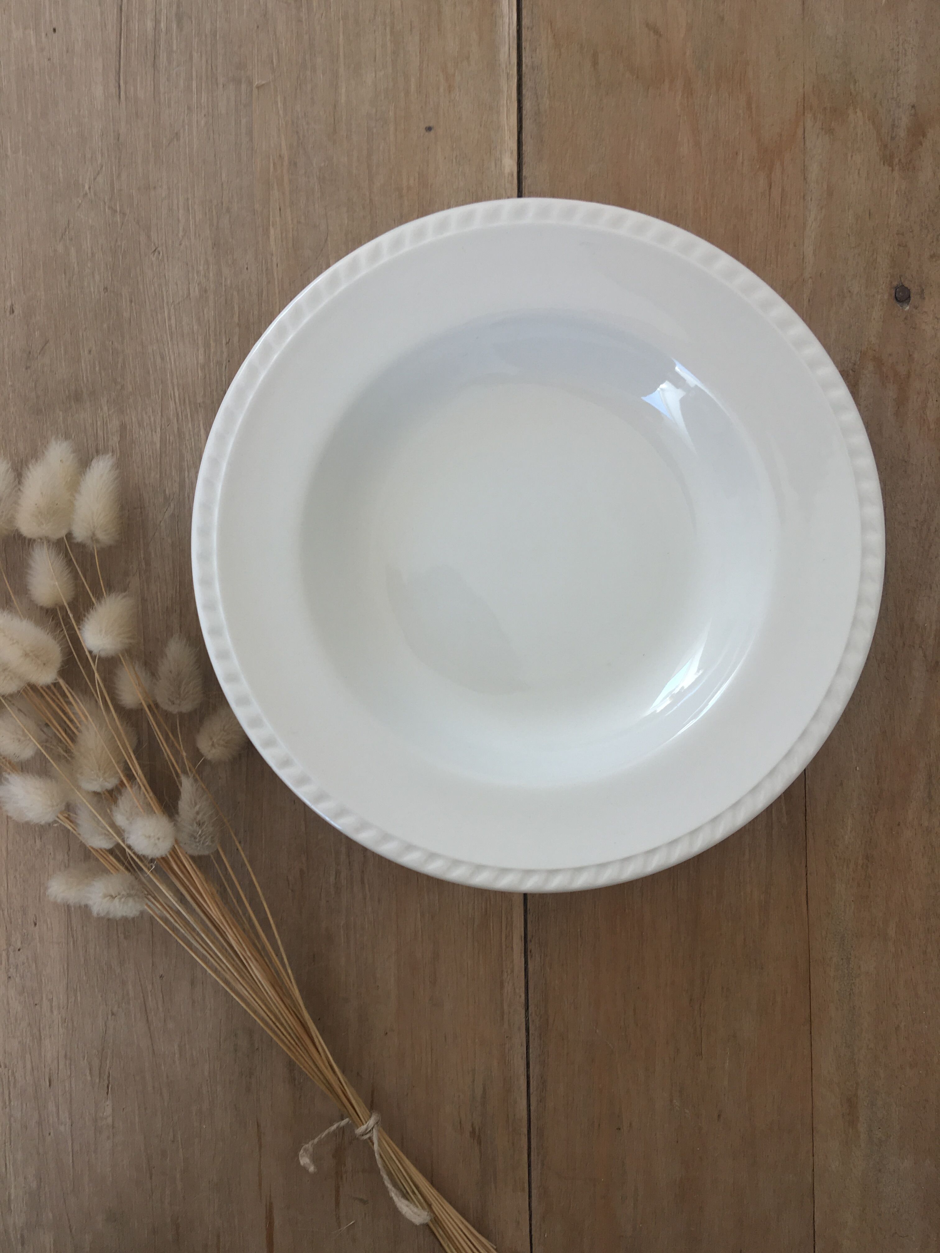 Oxford White Hollow Plates