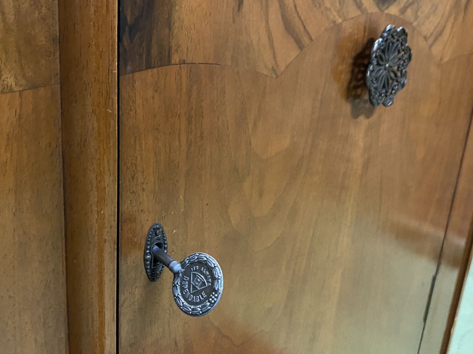 English walnut student penderie