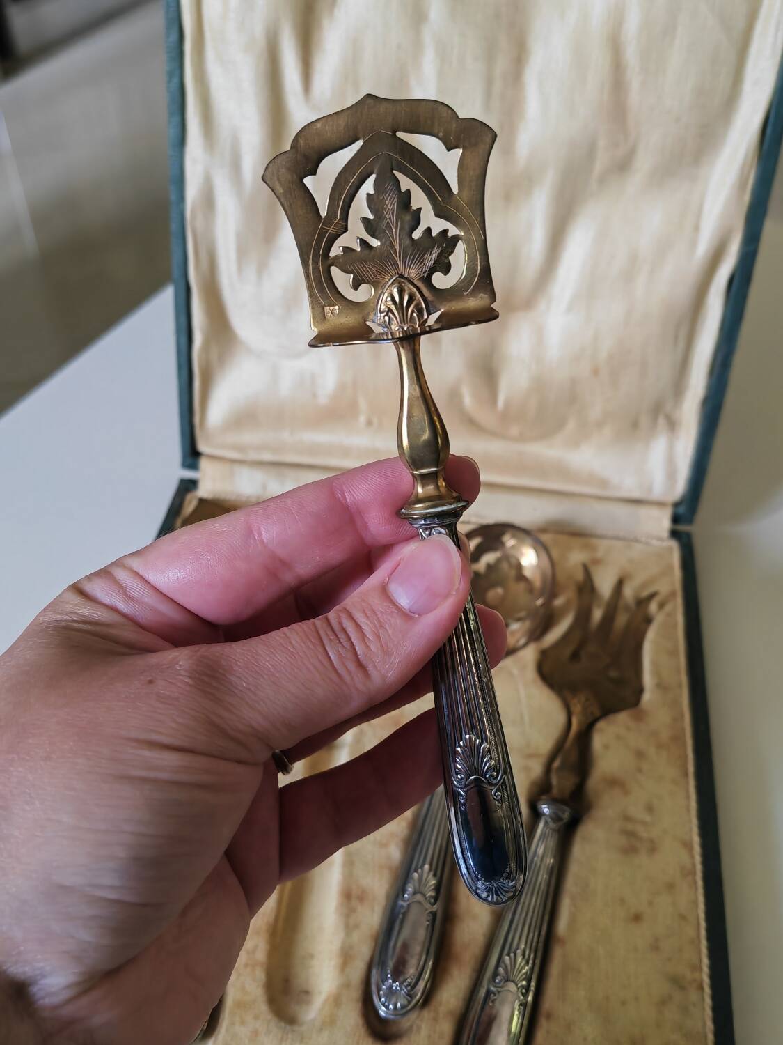 Cutlery box for sweet treats