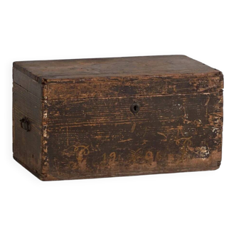 Antique chest with dark patina (Year 1906) #5