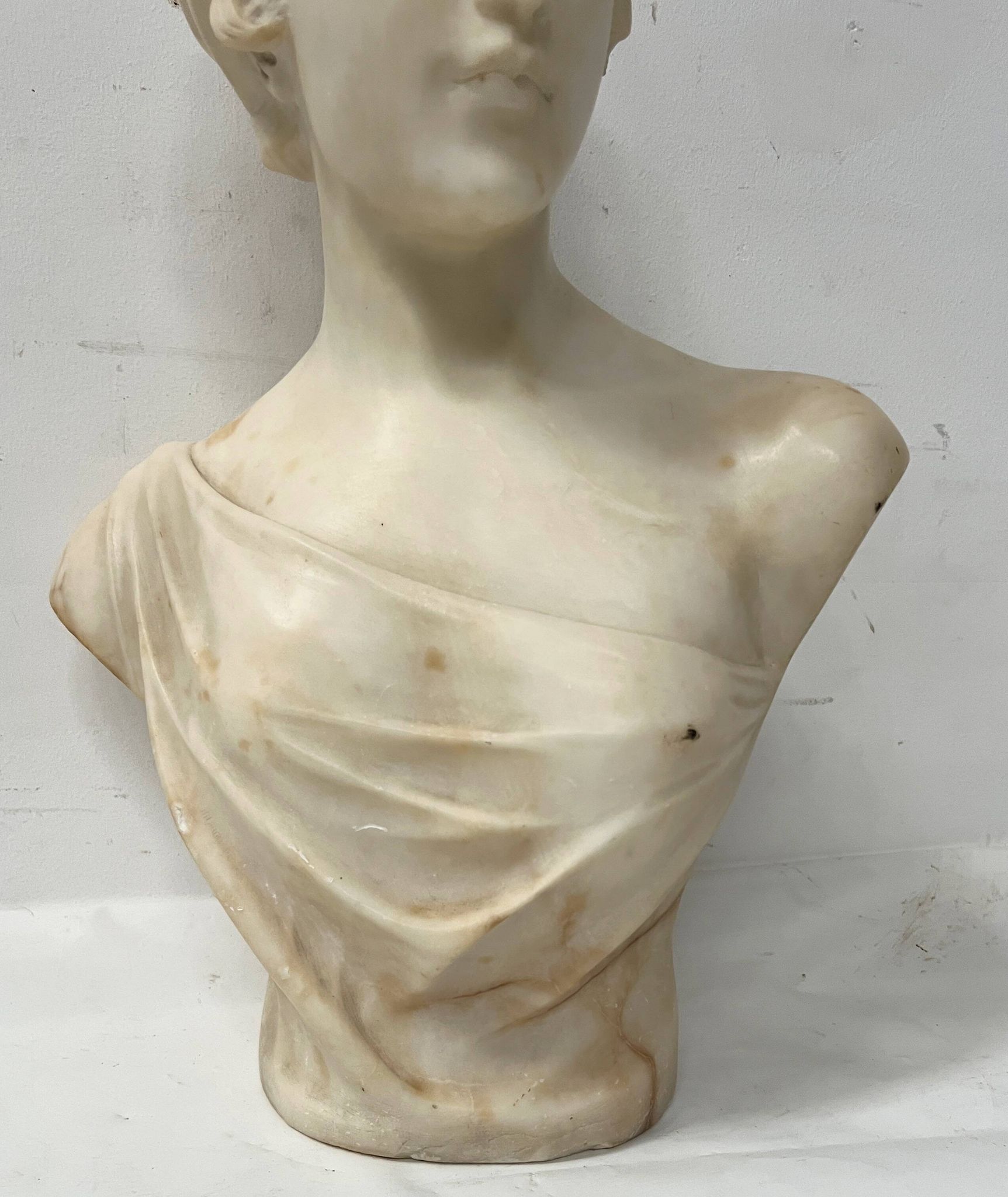 Sculpted marble group of a young woman's bust, 20th century.
