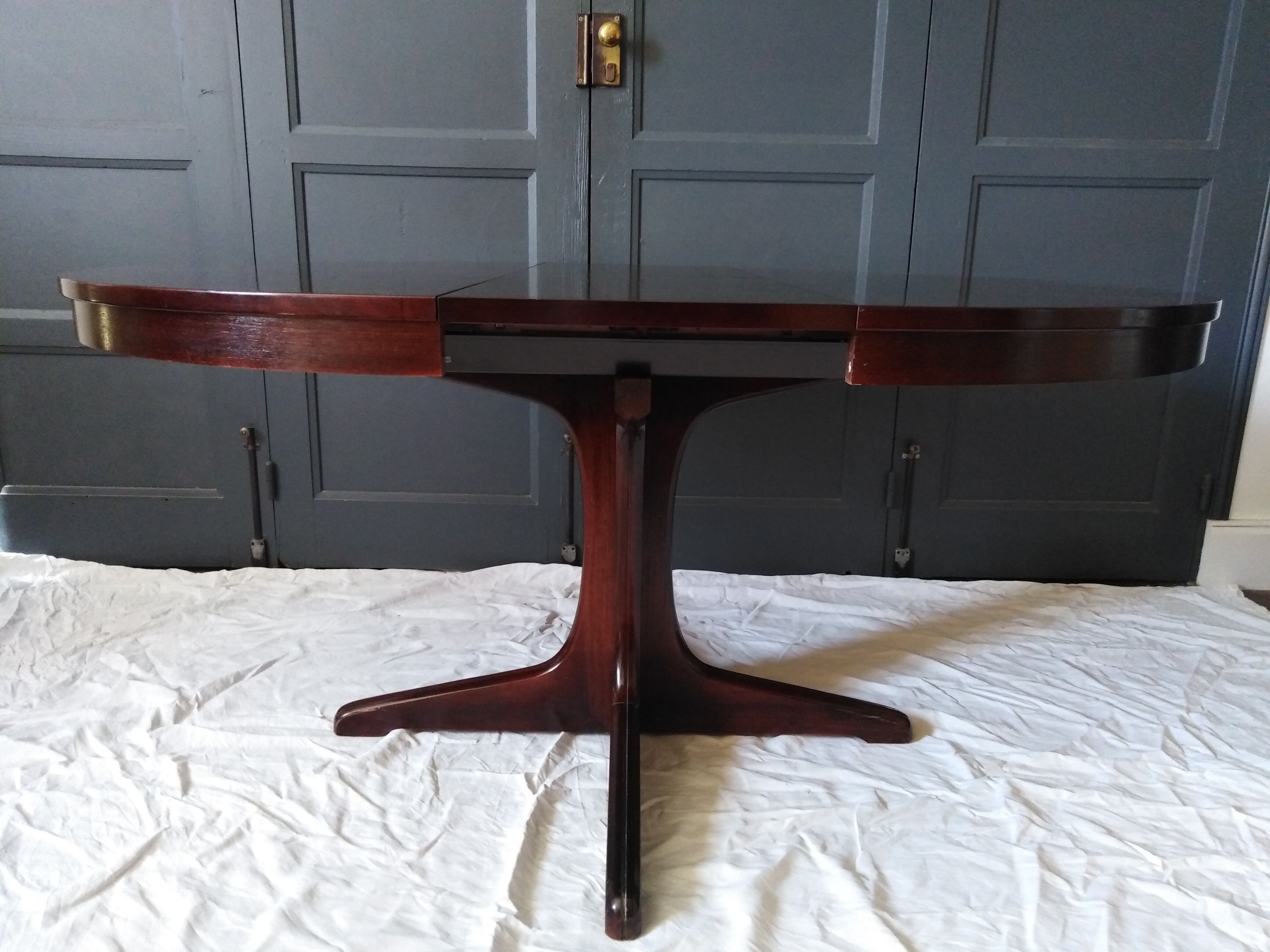 Baumann extended round table