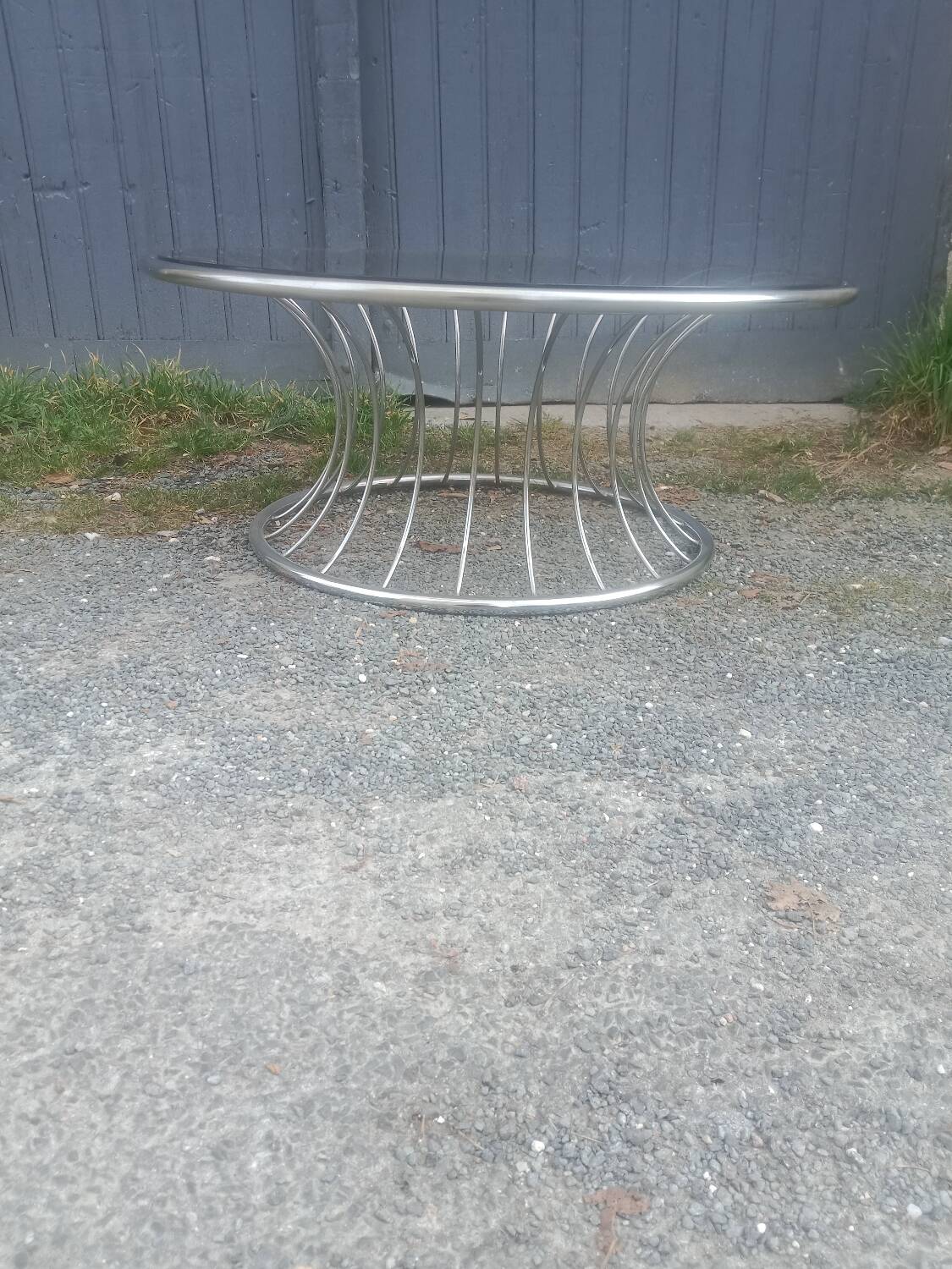 Table basse chrome et verre fumé