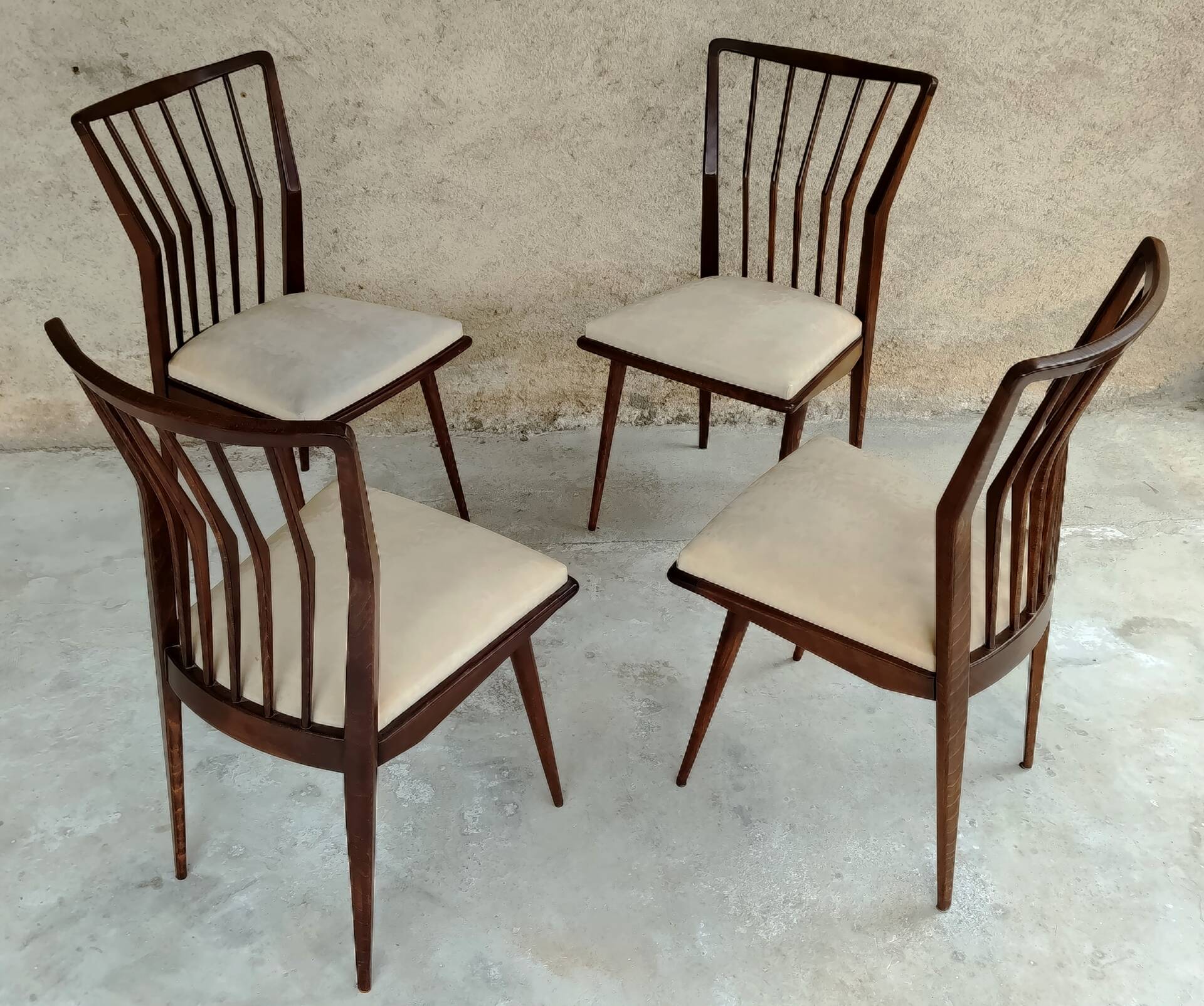 Suite de 4 chaises en bois par Maurizio Tempestini (It.) - mid.XXeme