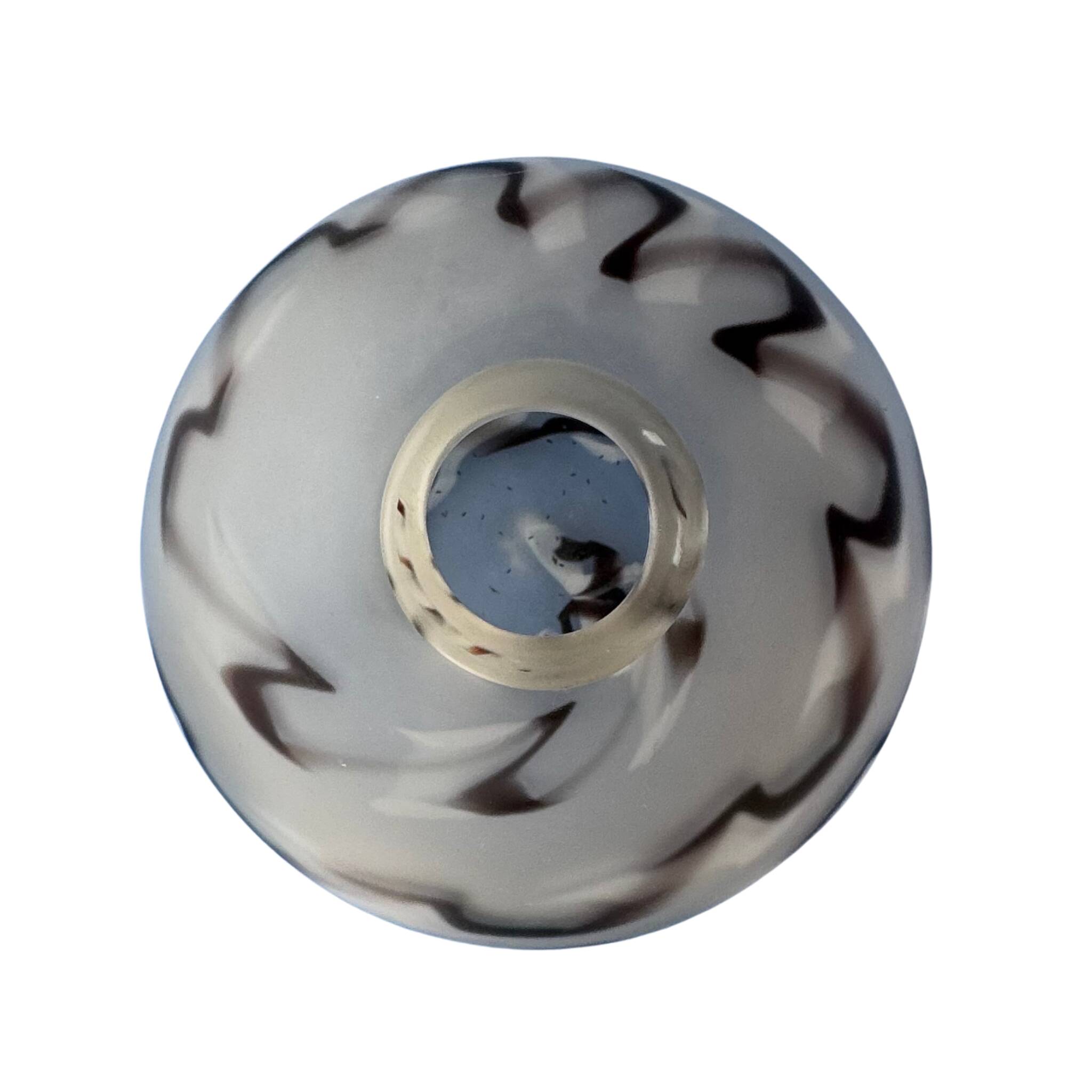 Vase Art déco lourd en verre opalin, décor gravé à l'acide, vers 1930