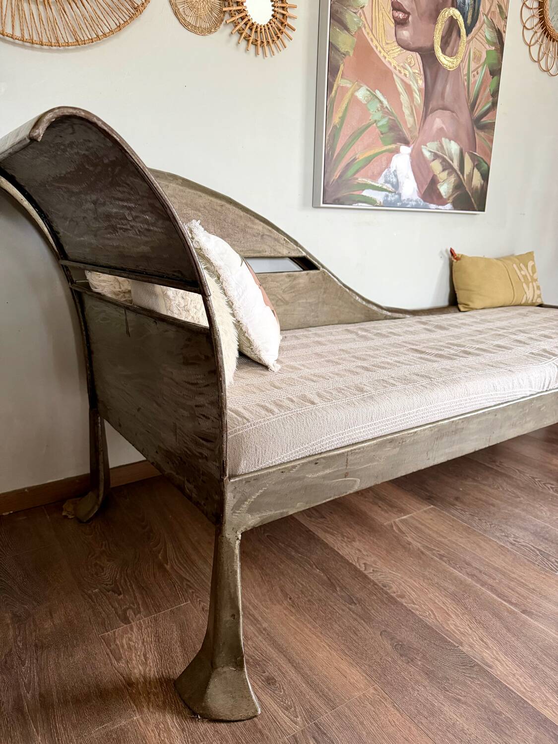 Handcrafted metal chaise longue