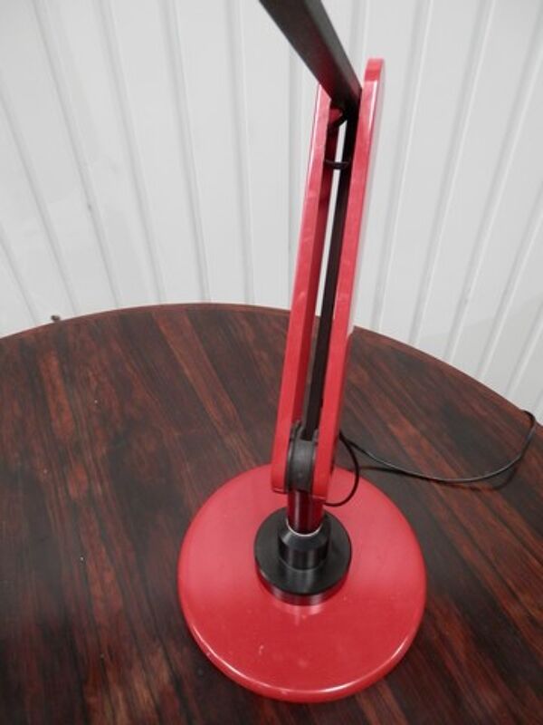 Lampe de bureau Guzzini rouge d'Italie des années 70