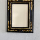 Painted wood glazed frame, to pose