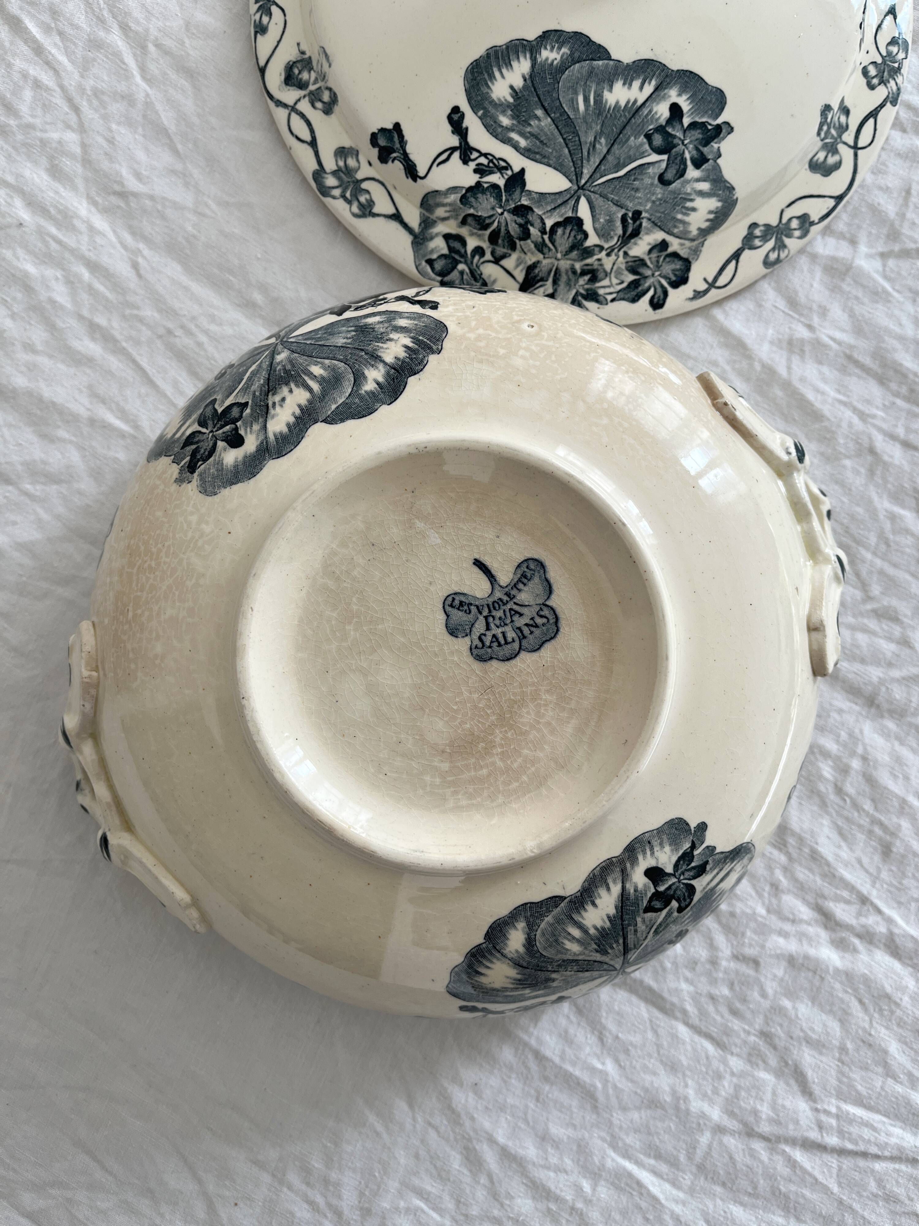 Small old vegetable soup tureen in iron earth "Les Violettes" Salins