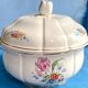 Soupière ancienne Badonviller – demi-porcelaine ivoire, fleurs et dorure