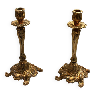 Paires de bougeoirs en bronze doré style Louis XV