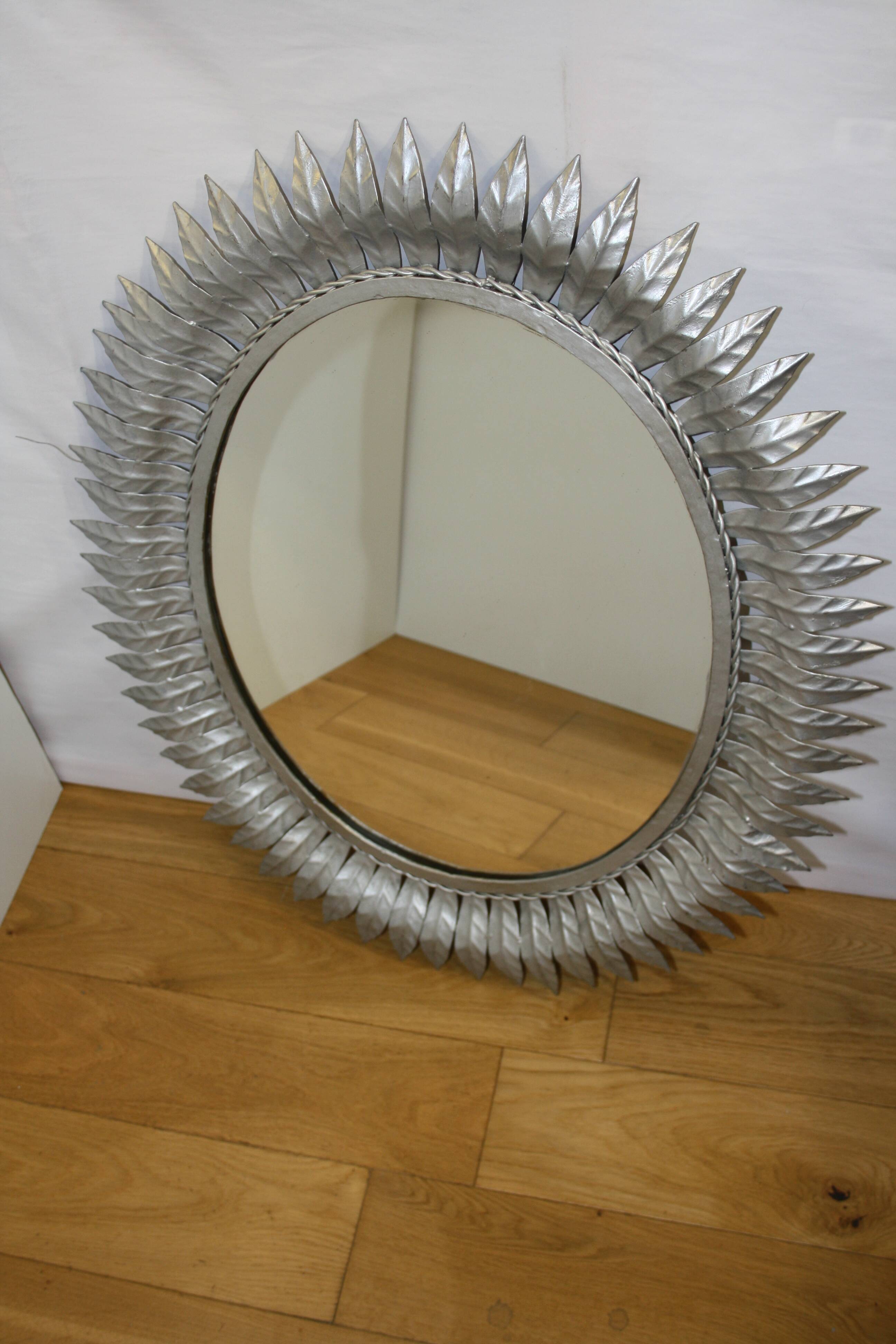 Silver mirror leaves