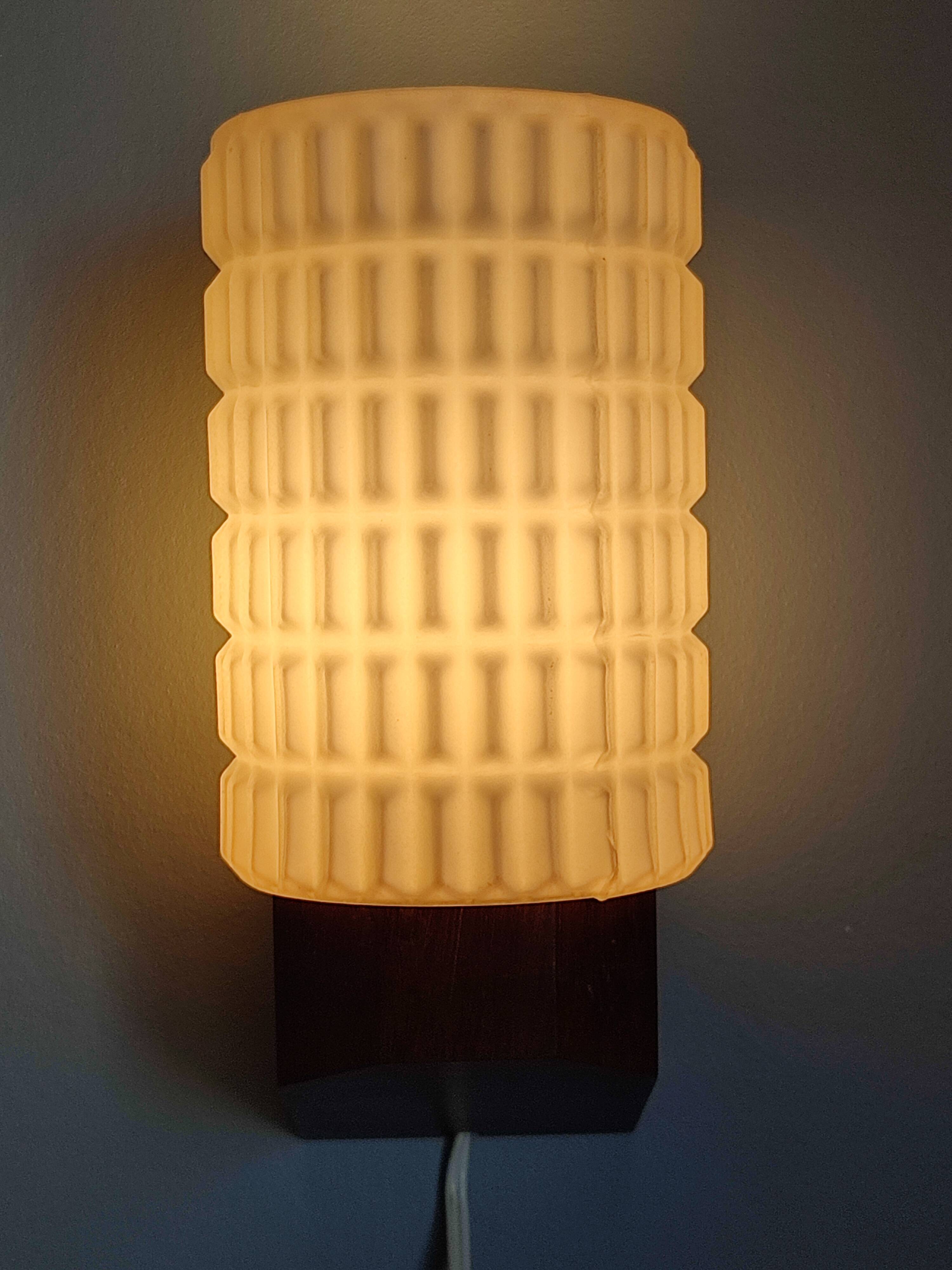 Wall lamp in opaline and vintage teak