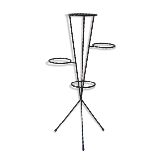 Iron plant holder