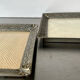 Paire de cadres en métal vintage identiques de 18,5 cm x 14,5 cm en verre convexe