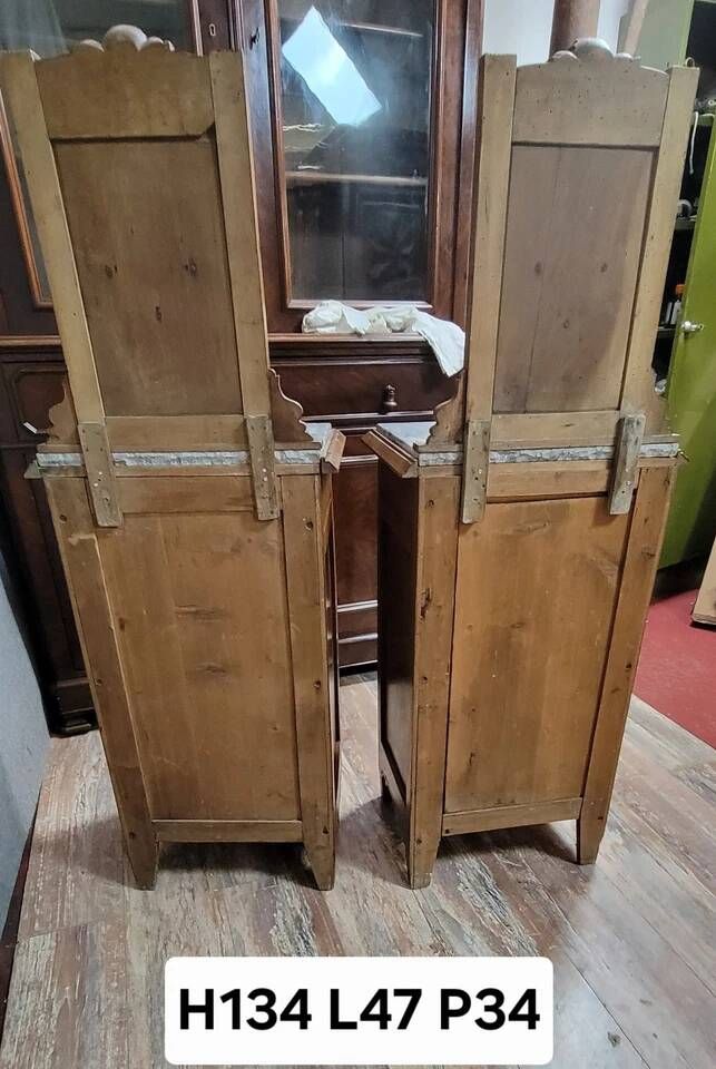 After Majorelle / Nancy School: Pair of Art Nouveau bedside tables