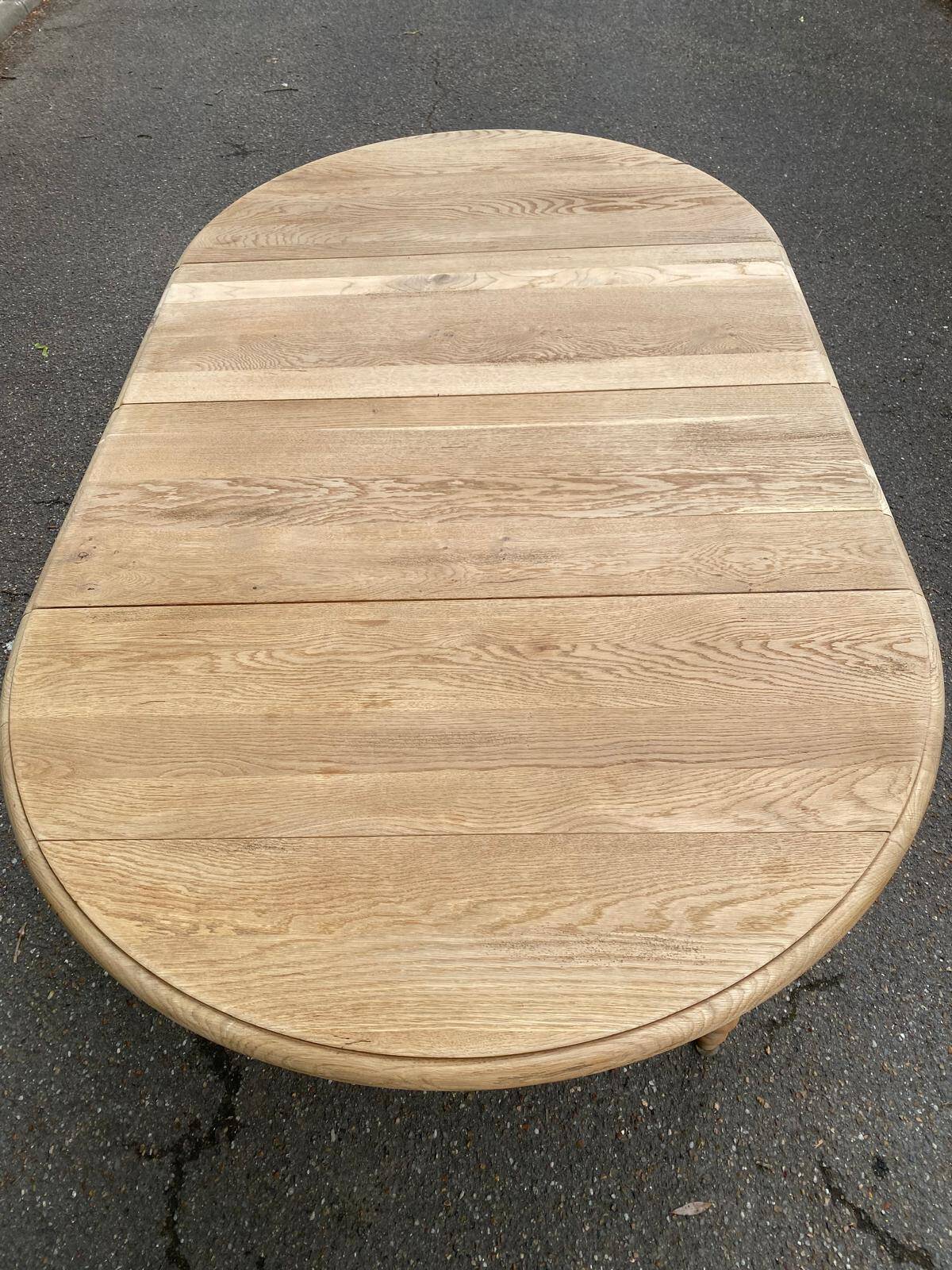 Renovated Louis Philippe round extendable dining table, 19th century