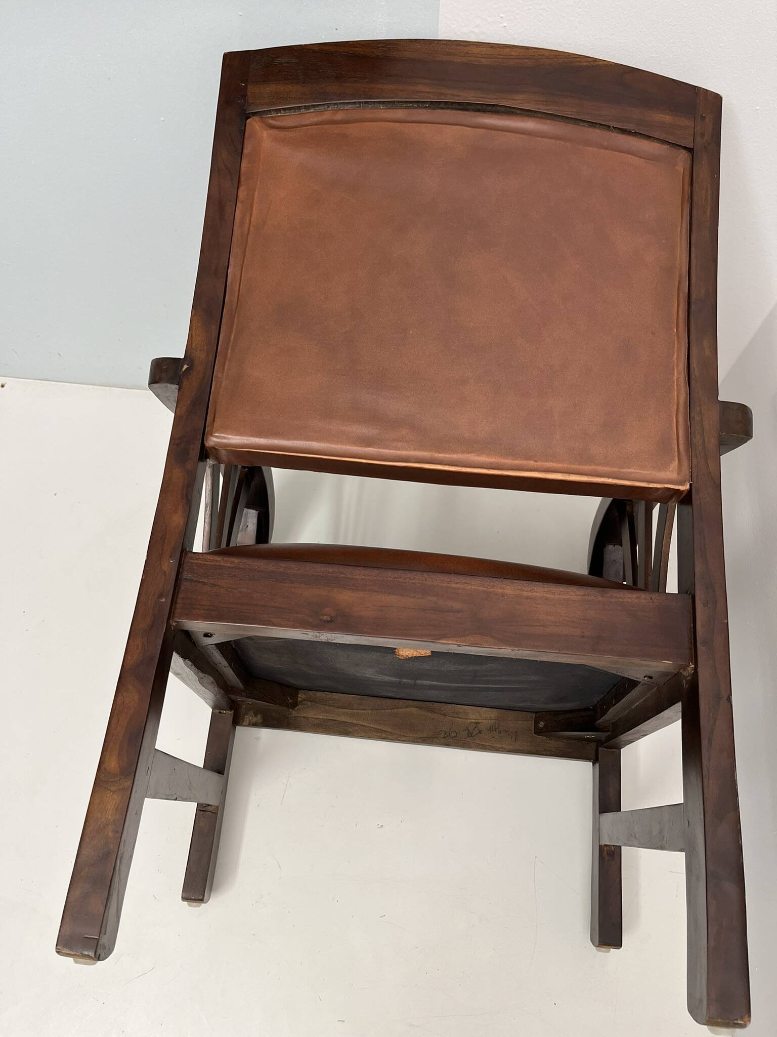 Colonial armchair in teak and leather