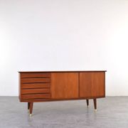 Buffet en teck du milieu du siècle par Fredrik A. Kayser, Norvège, années 1960.