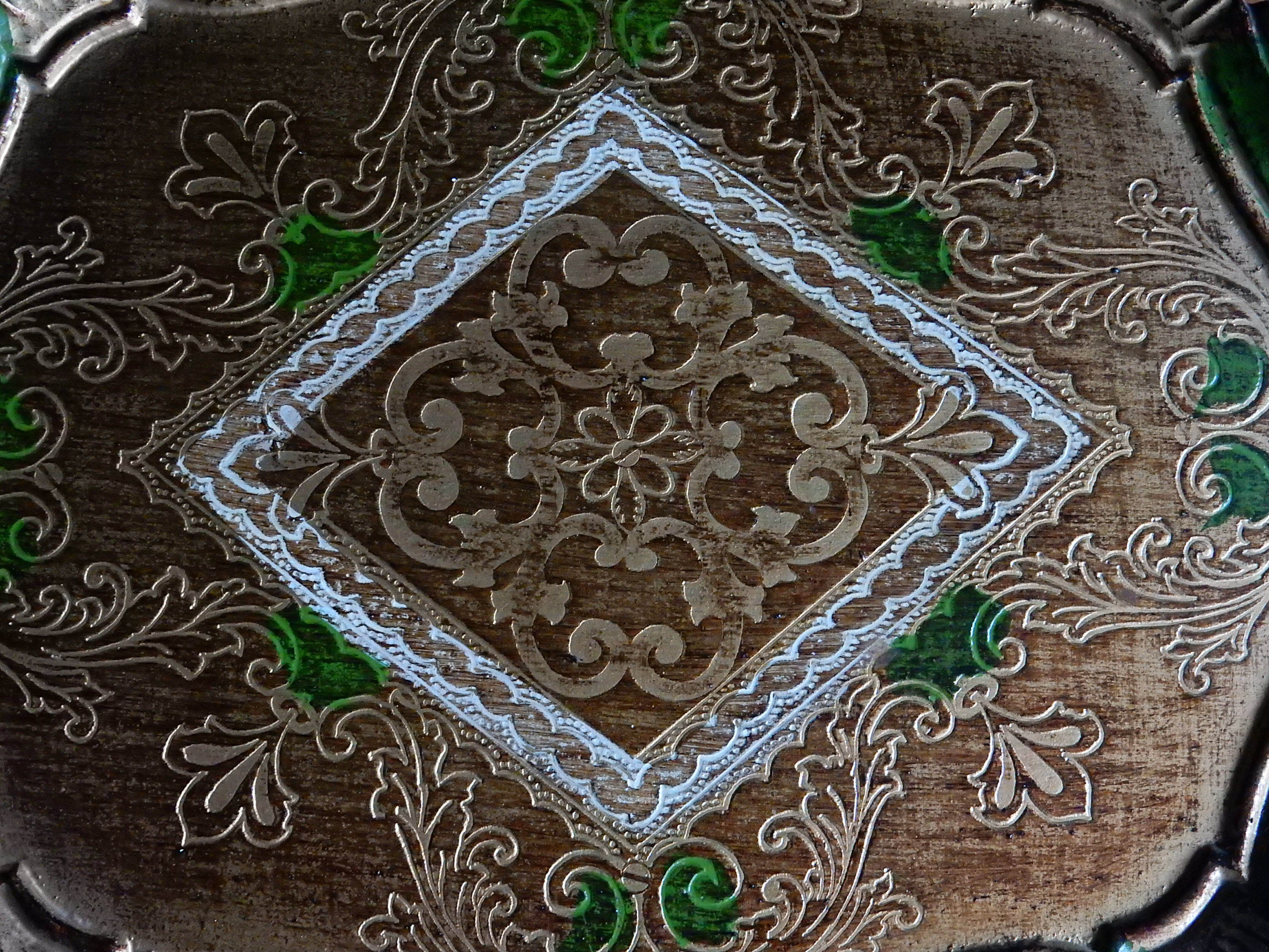 Venetian tray in wood decoration green and gold