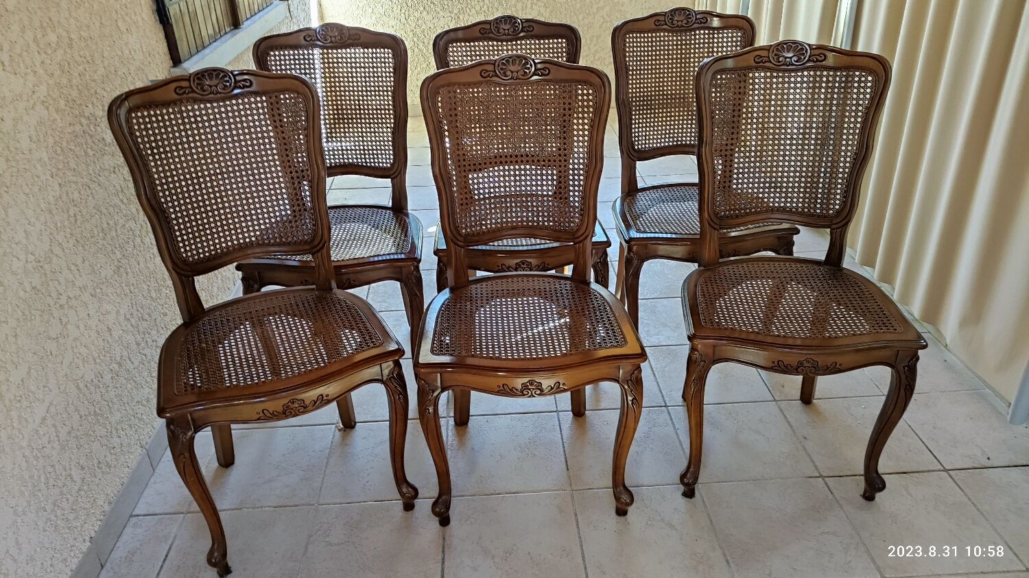 Round table and 6 chairs