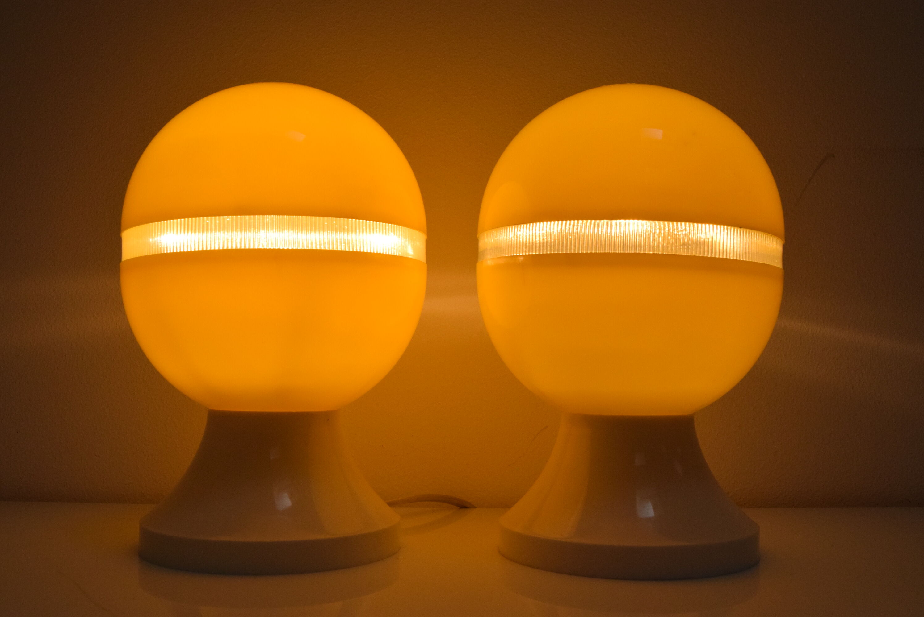 Paire de lampes de table en plastique, années 1970