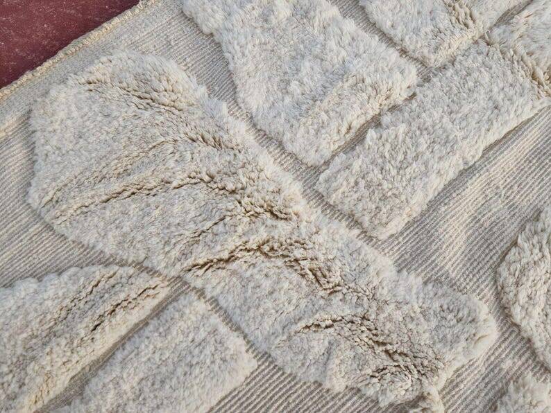 Moroccan Berber rug in ecru 300x200 cm, handmade rug with geometric design.